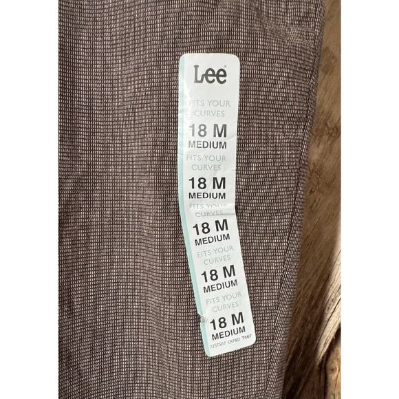 NWT Lee Relaxed Fit At The Waist Stretch Plain Front Straight Leg Pants 18 Med - Picture 2 of 10
